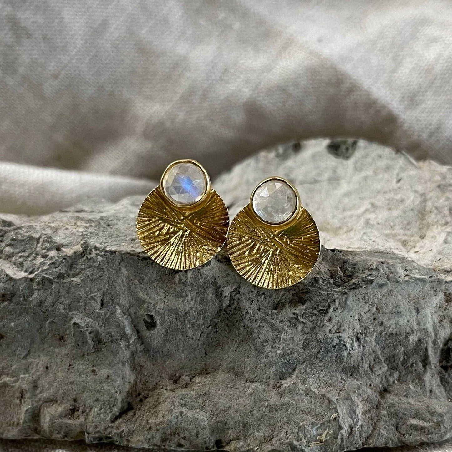 Dìon Earrings | Rainbow Moonstone & Gold