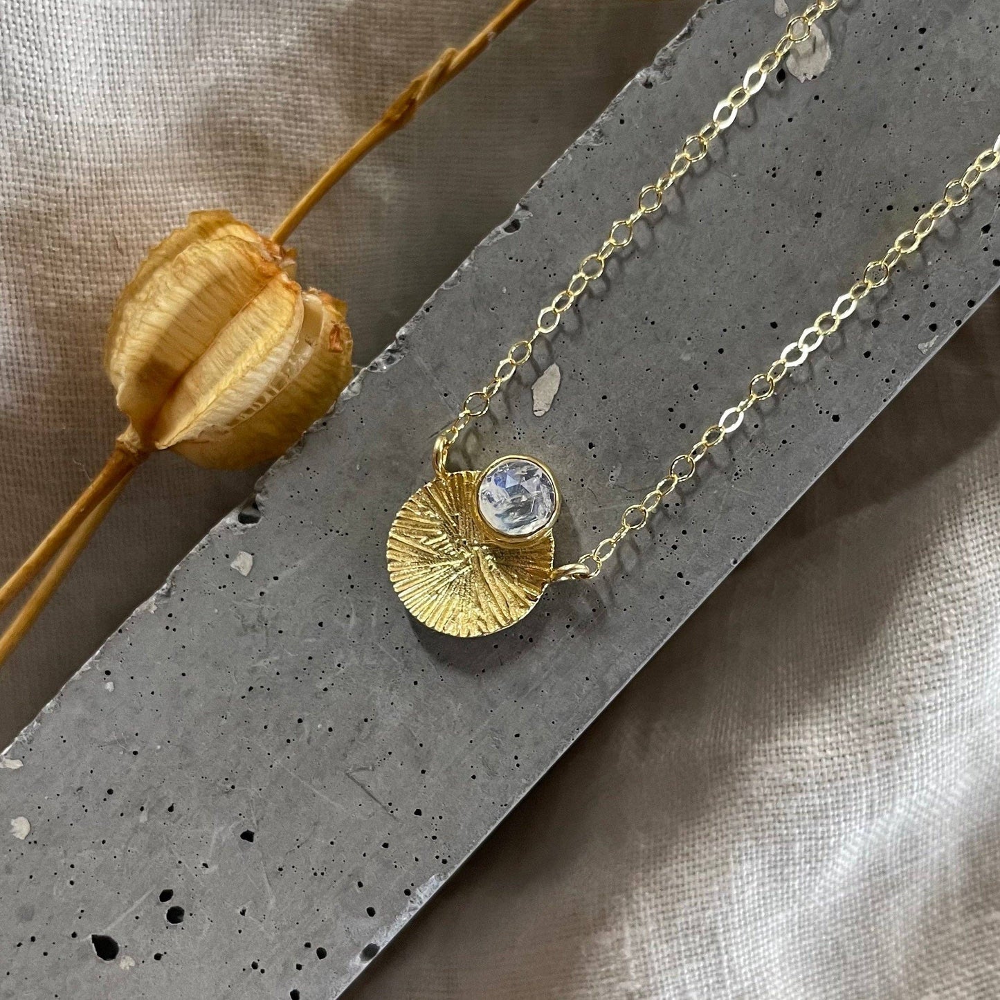Dìon Necklace | Rainbow Moonstone & Gold