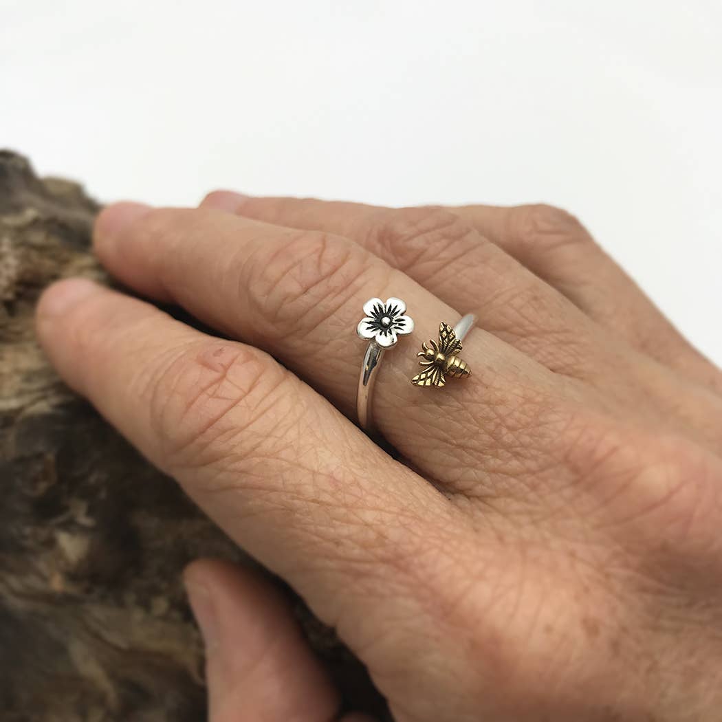 Flower and Bee Ring