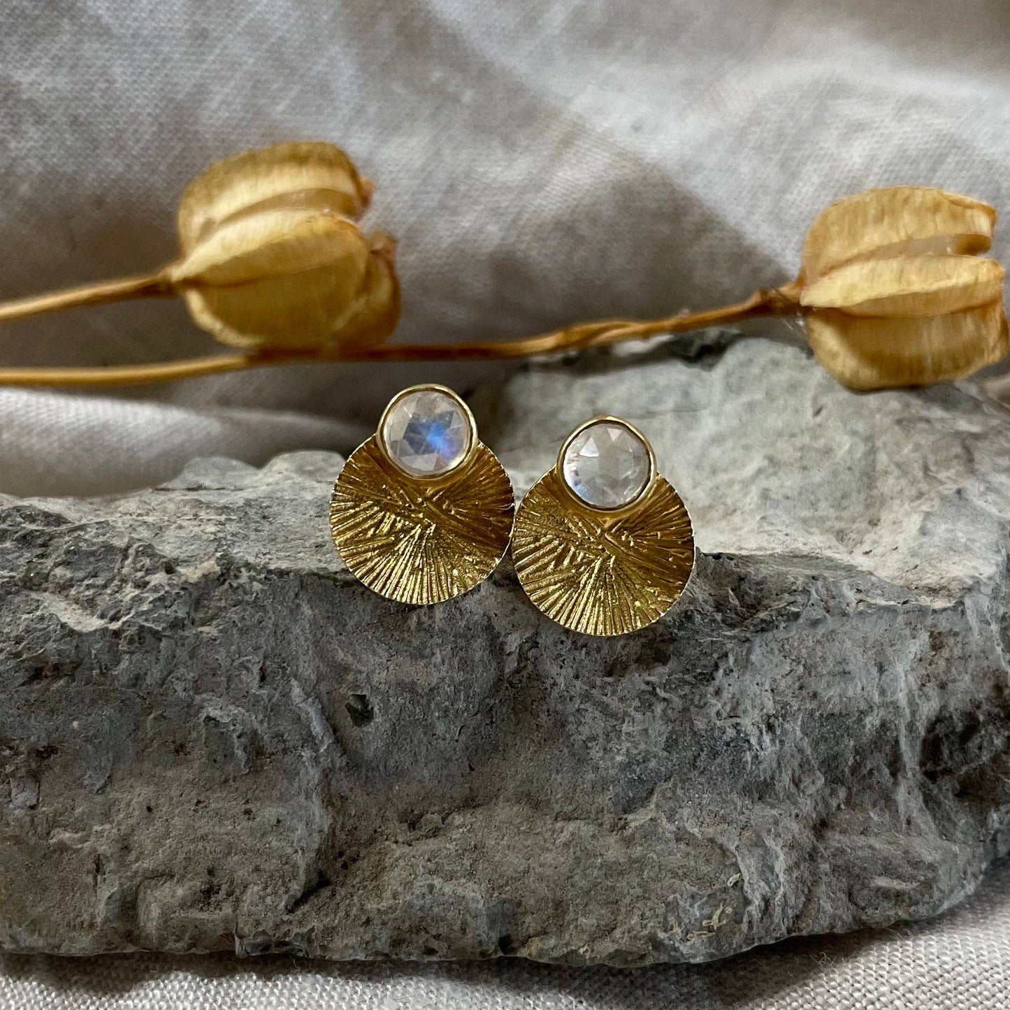 Dìon Earrings | Rainbow Moonstone & Gold