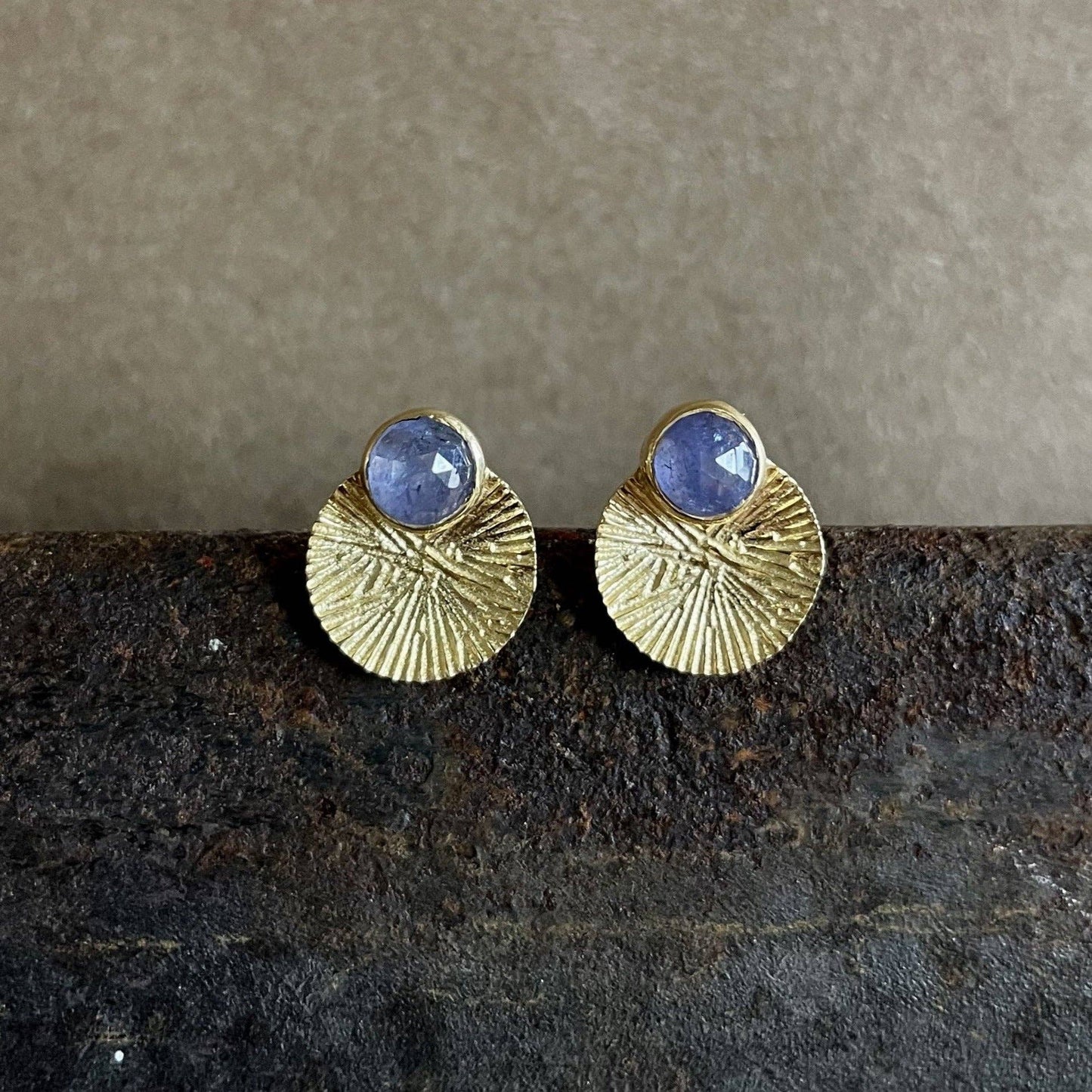 Dìon Earrings | Tanzanite & Gold