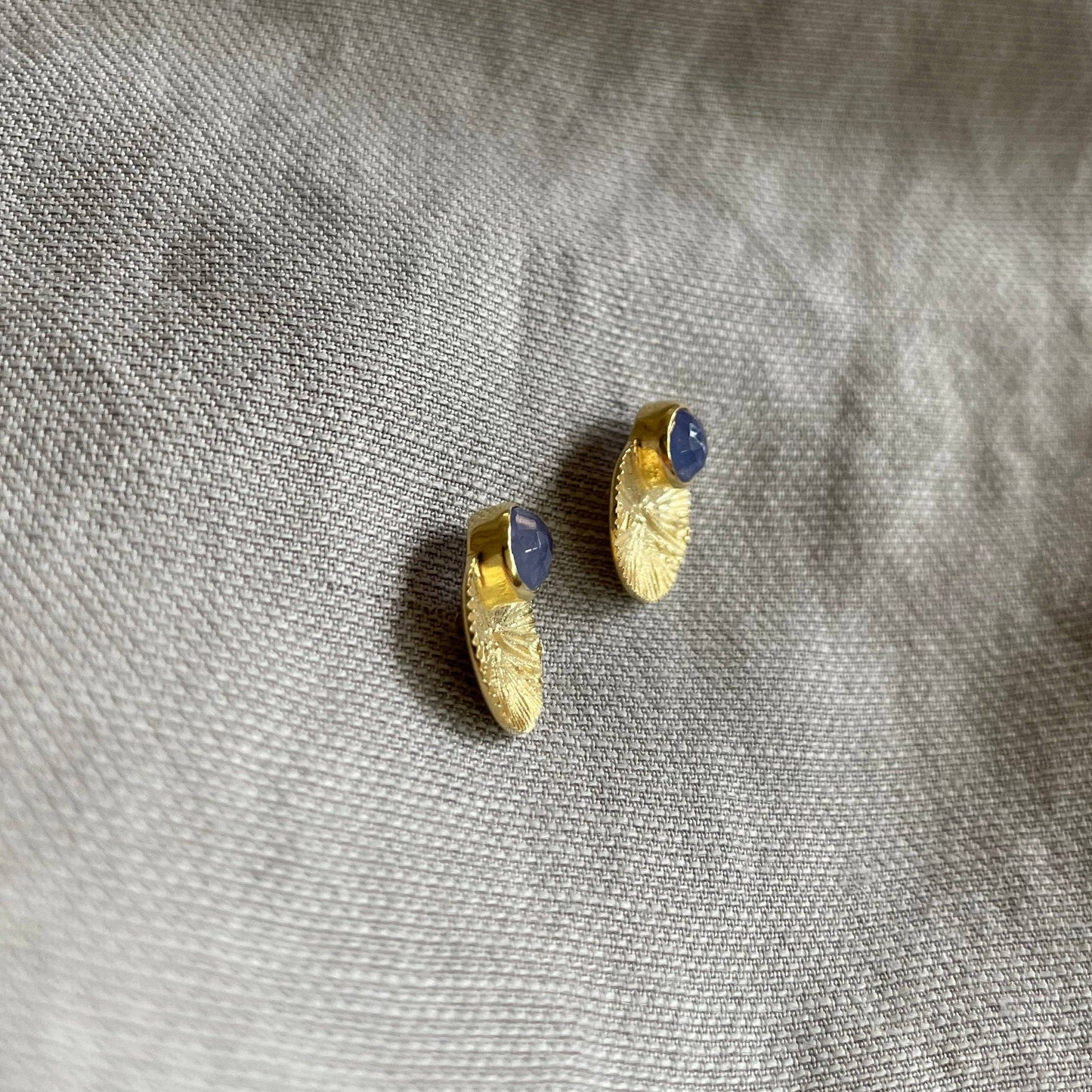Dìon Earrings | Tanzanite & Gold
