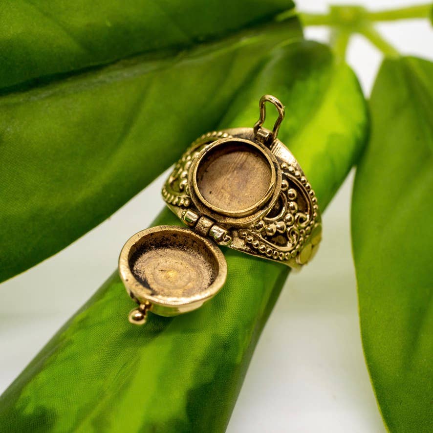 Brass Decorated Poison Ring