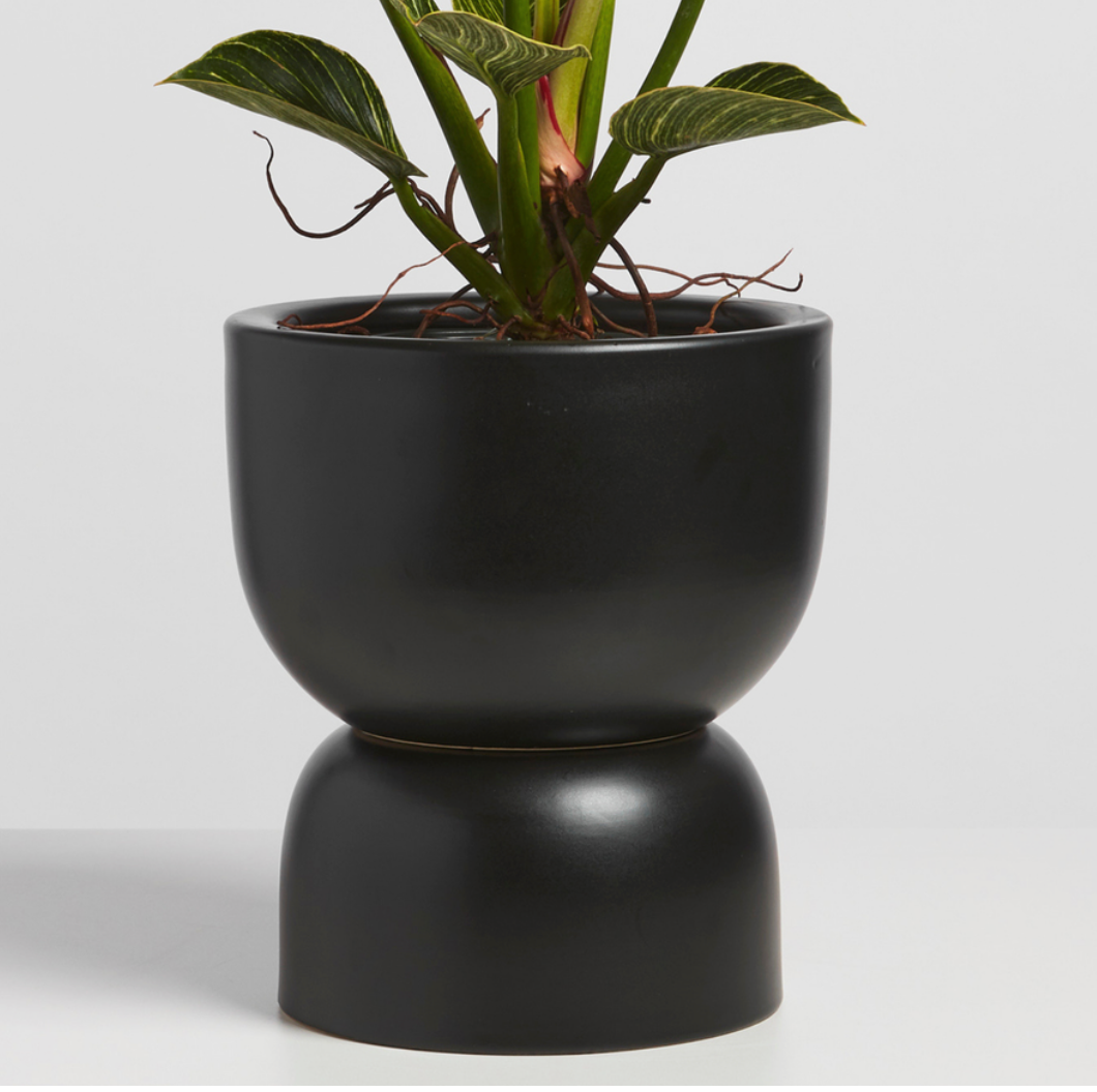 P & P | Hourglass Ceramic Planter